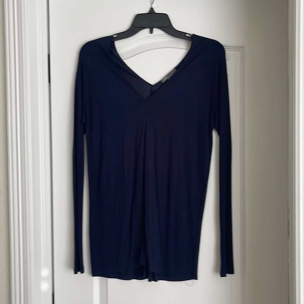Vince light weight v neck top